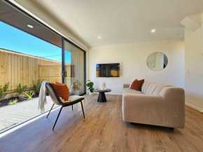 Brand New Home - Free EScooters!, Christchurch
